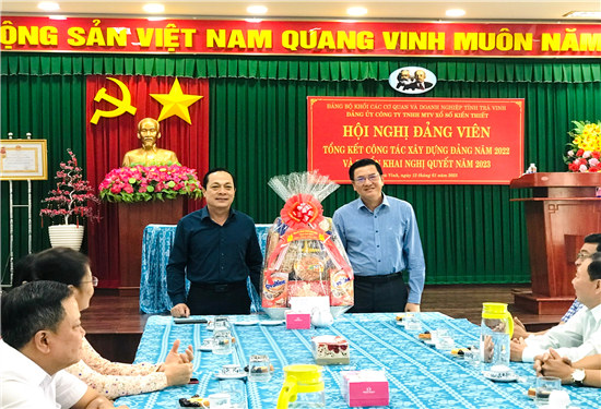 Phó Bí thư Tỉnh ủy Lâm Minh Đằng thăm, chúc Tết Công ty TNHH một thành viên Xổ số kiến thiết tỉnh Trà Vinh