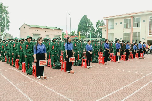 Thị xã Duyên Hải tổ chức lễ tiễn đưa 66 thanh niên ưu tú lên đường nhập ngũ