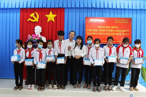 Thị xã Duyên Hải tổ chức trao học bổng cho học sinh nghèo, khó khăn
