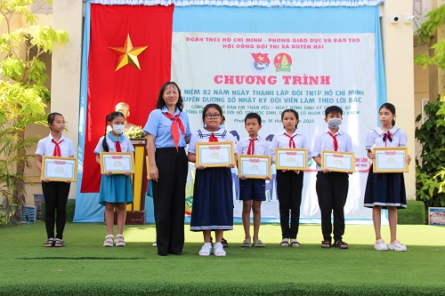 Kỷ niệm 82 năm ngày thành lập Đội Thiếu niên Tiền phong Hồ Chí Minh gắn với tuyên dương sổ nhật ký Đội viên làm theo lời Bác