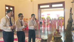 Lãnh đạo tỉnh Trà Vinh dâng hương khu lưu niệm cố  Thủ tướng Chính phủ Võ Văn Kiệt